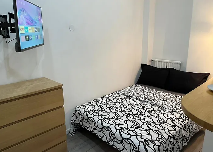 מלון Studio Centre *