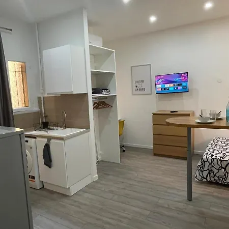 Hotel Studio Centre *